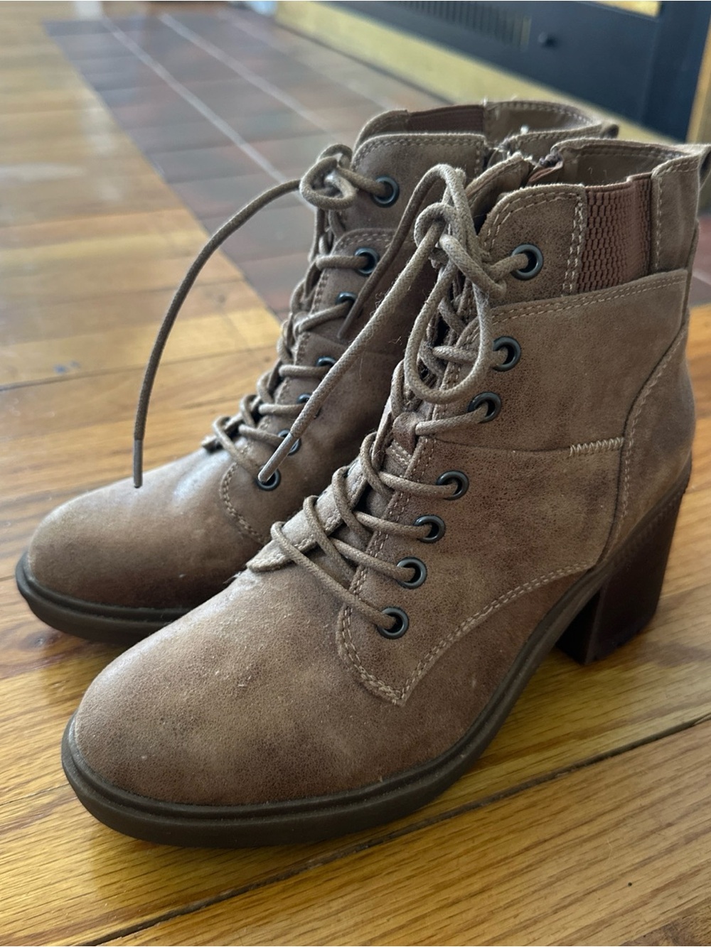 Crown Vintage Women’s Lace Up Brown Boots Size 7